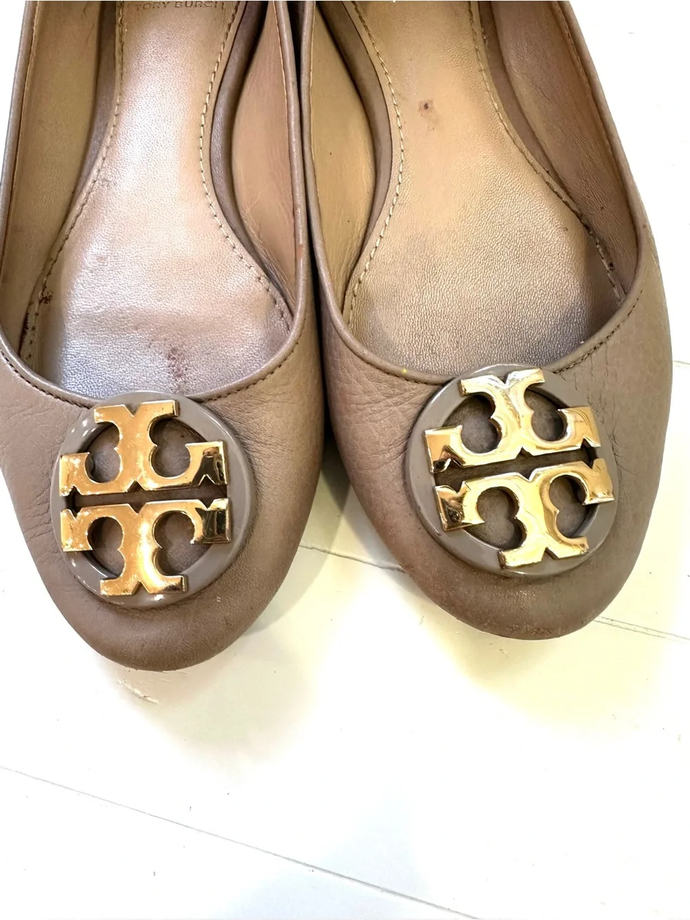 Tory Burch Reva Ballet Pebbled Leather Flats in Taupe Sz 6